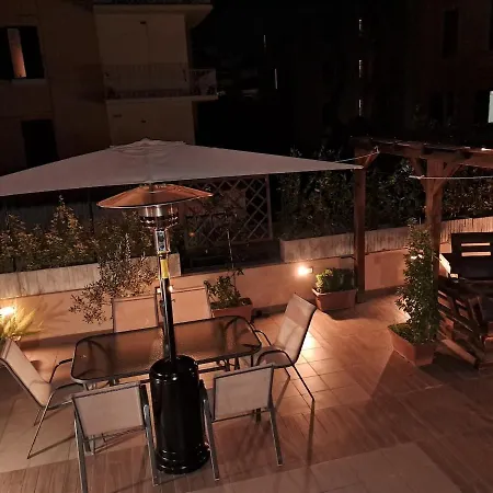 Incantevole Alloggio Con Terrazza Rom